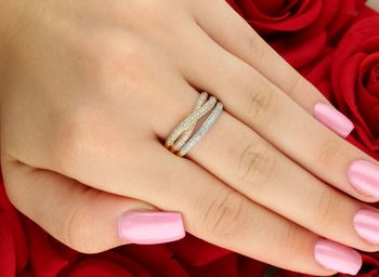 Złoty pierścionek próby 925 z 207 diamentami o łącznej masie 0,63 ct, czystość SI, barwa H. Waga 4,52 g. Elegancka biżuteria z certyfikatem autentyczności.3.jpg